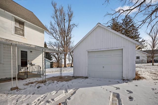 105 Taylor Street, Traer, IA 50675