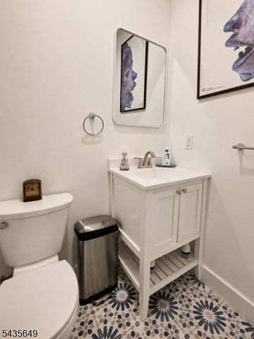 25 Richards Rd, Hopatcong Boro, NJ 07843
