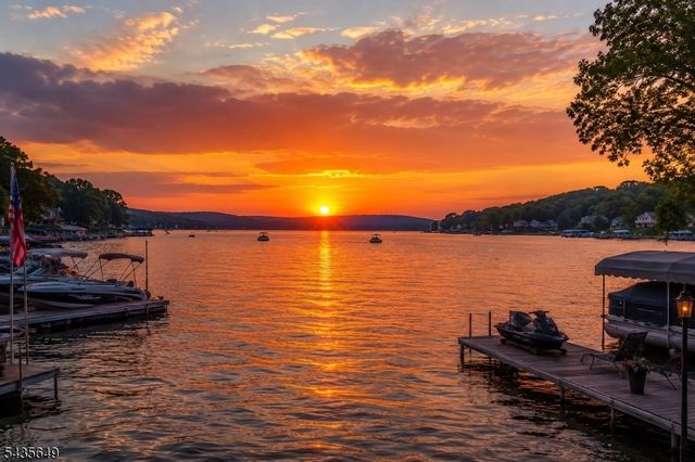25 Richards Rd, Hopatcong Boro, NJ 07843