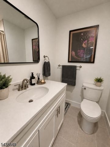 25 Richards Rd, Hopatcong Boro, NJ 07843