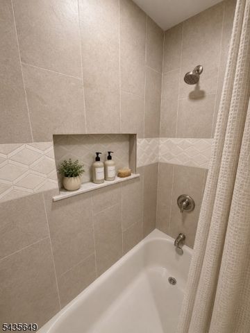 25 Richards Rd, Hopatcong Boro, NJ 07843