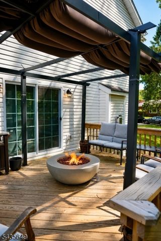 25 Richards Rd, Hopatcong Boro, NJ 07843