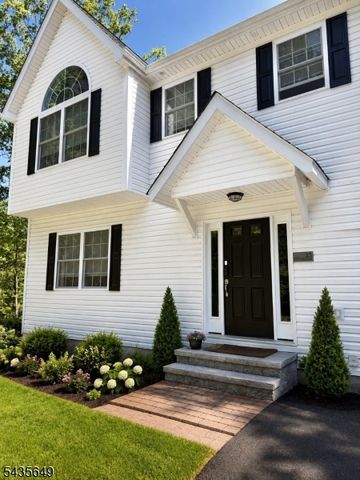 25 Richards Rd, Hopatcong Boro, NJ 07843