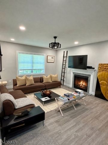 25 Richards Rd, Hopatcong Boro, NJ 07843