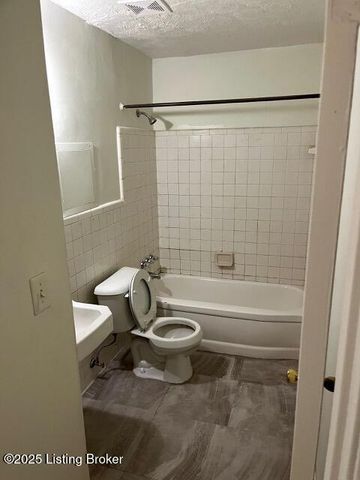 142 Woodmore Ave 2, Louisville, KY 40214