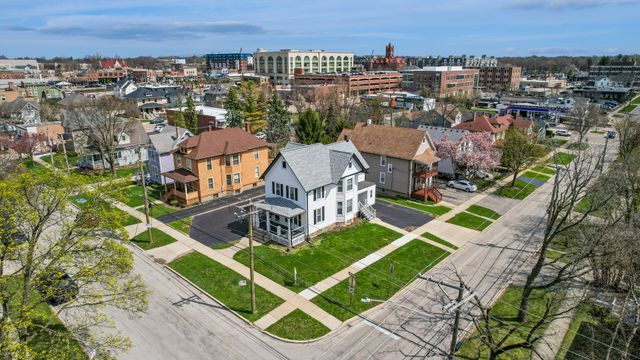 323 S Hale Street, Wheaton, IL 60187