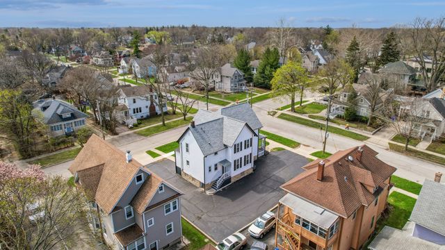 323 S Hale Street, Wheaton, IL 60187