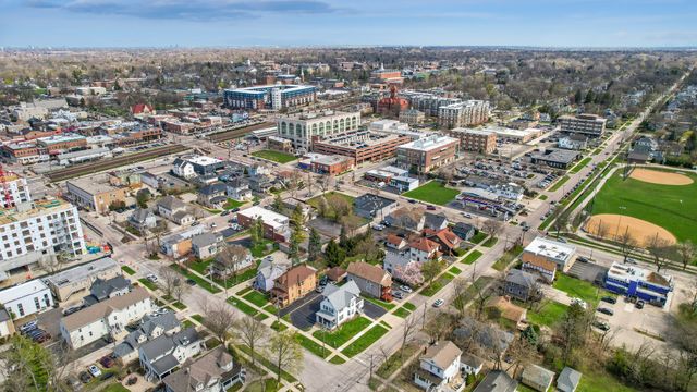 323 S Hale Street, Wheaton, IL 60187