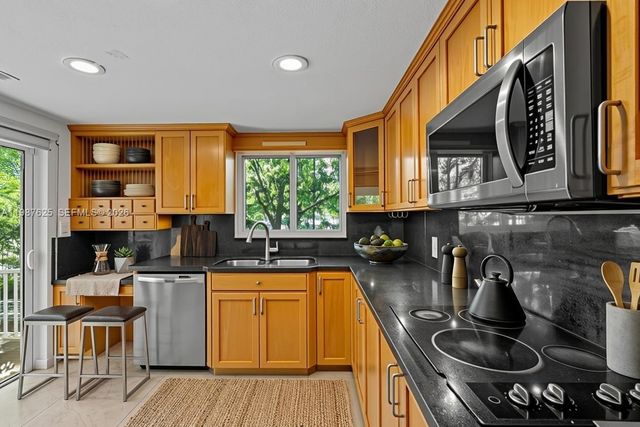 4000 Alhambra Cir, Coral Gables, FL 33146