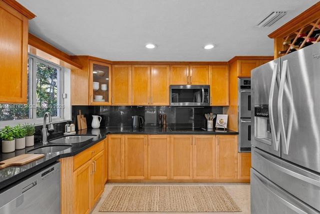 4000 Alhambra Cir, Coral Gables, FL 33146