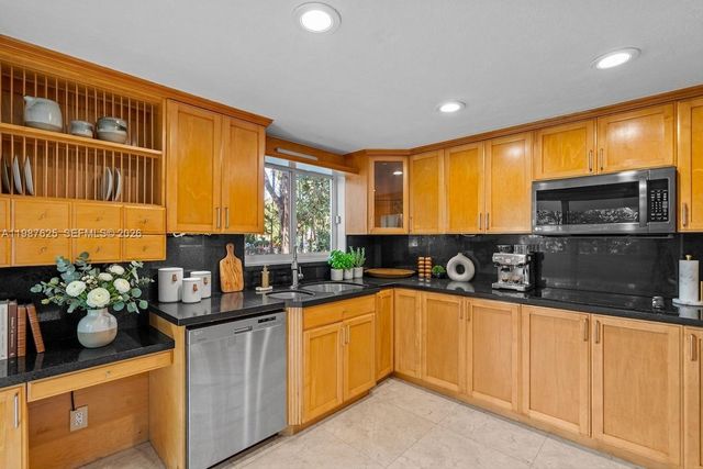 4000 Alhambra Cir, Coral Gables, FL 33146