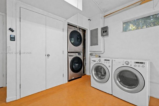 4000 Alhambra Cir, Coral Gables, FL 33146