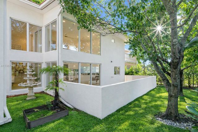 4000 Alhambra Cir, Coral Gables, FL 33146