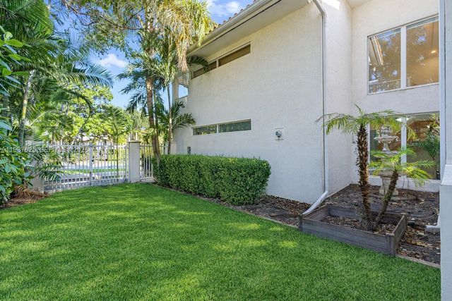 4000 Alhambra Cir, Coral Gables, FL 33146