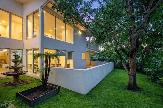 4000 Alhambra Cir, Coral Gables, FL 33146