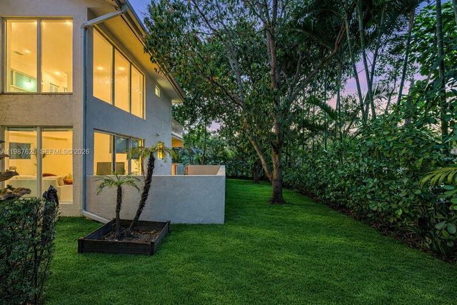 4000 Alhambra Cir, Coral Gables, FL 33146