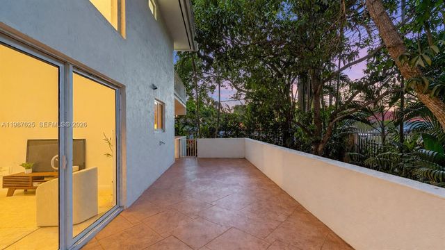 4000 Alhambra Cir, Coral Gables, FL 33146