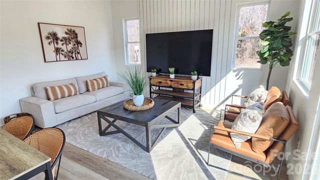 2910 21st street Lane NE, Hickory, NC 28601