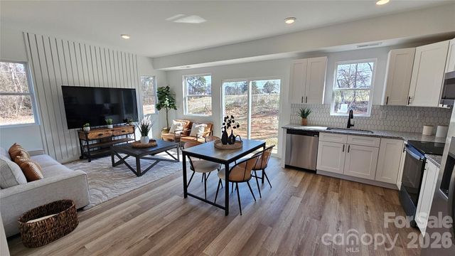 2910 21st street Lane NE, Hickory, NC 28601