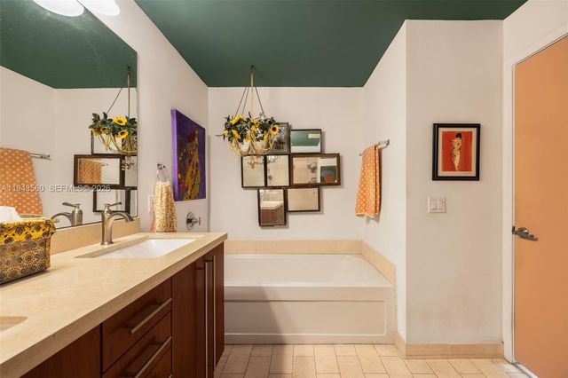 79 SW 12th St PH3904-S, Miami, FL 33130