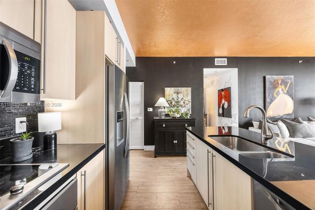 79 SW 12th St PH3904-S, Miami, FL 33130