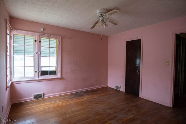 333 17th Street NW, Barberton, OH 44203