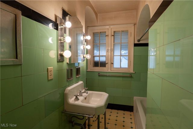 333 17th Street NW, Barberton, OH 44203