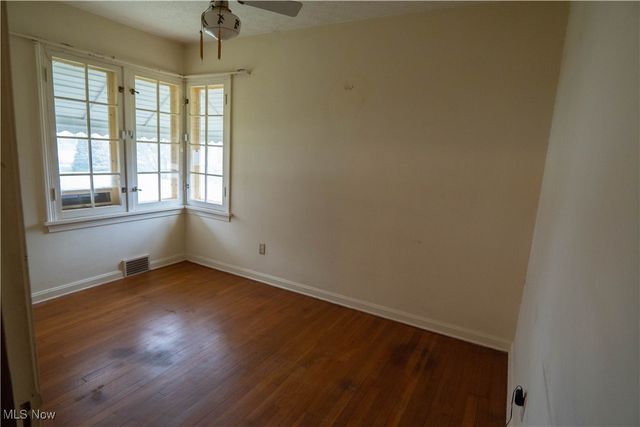 333 17th Street NW, Barberton, OH 44203