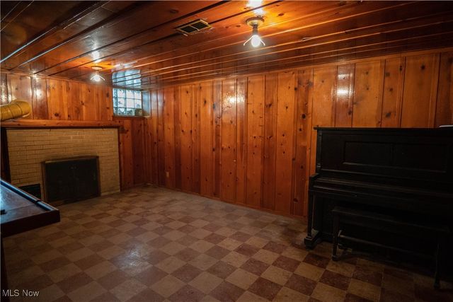 333 17th Street NW, Barberton, OH 44203