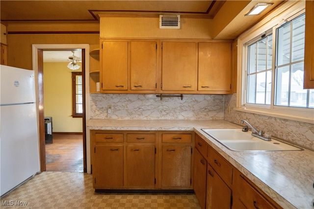 333 17th Street NW, Barberton, OH 44203