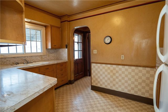 333 17th Street NW, Barberton, OH 44203