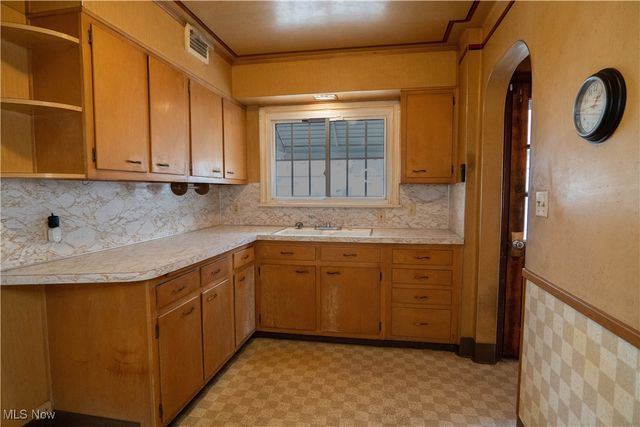 333 17th Street NW, Barberton, OH 44203