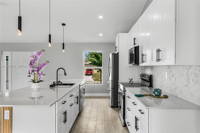 2210 NW 2nd Avenue, Cape Coral, FL 33993