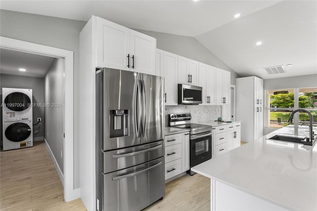 2210 NW 2nd Avenue, Cape Coral, FL 33993