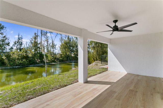 2210 NW 2nd Avenue, Cape Coral, FL 33993