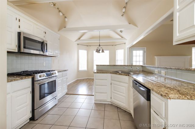 11722 S 104th East Avenue, Bixby, OK 74008