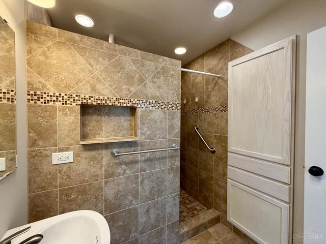 6707 Apache Way, West Chester, OH 45069