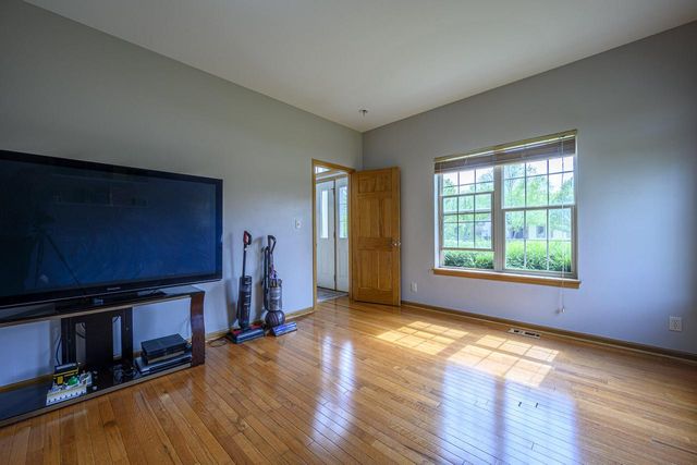 5278 W Highlands COURT, Franklin, WI 53132