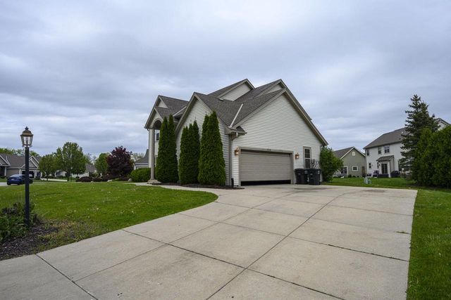 5278 W Highlands COURT, Franklin, WI 53132