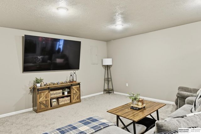 21052 Monroe Street, Elkhorn, NE 68022