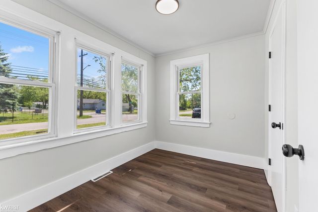190 S Lynn Avenue, Waterford, MI 48328