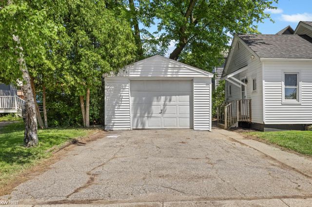 190 S Lynn Avenue, Waterford, MI 48328