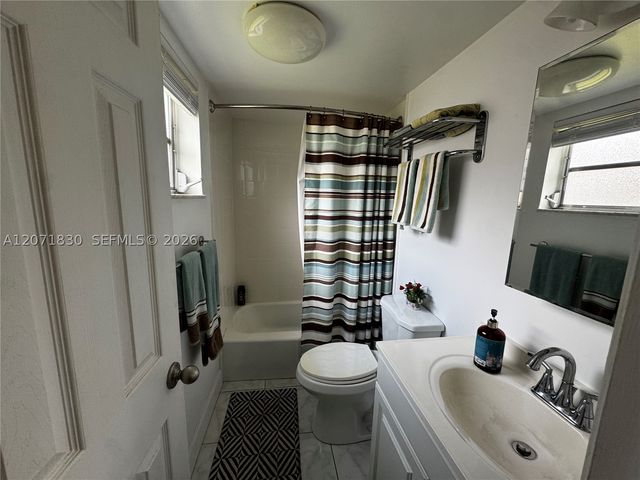 1000 Hillcrest Ct 214, Hollywood, FL 33021