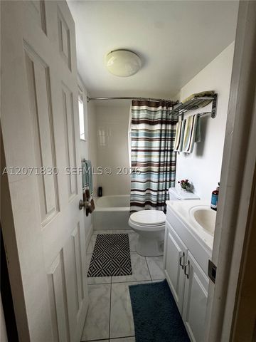 1000 Hillcrest Ct 214, Hollywood, FL 33021
