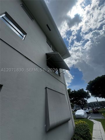 1000 Hillcrest Ct 214, Hollywood, FL 33021