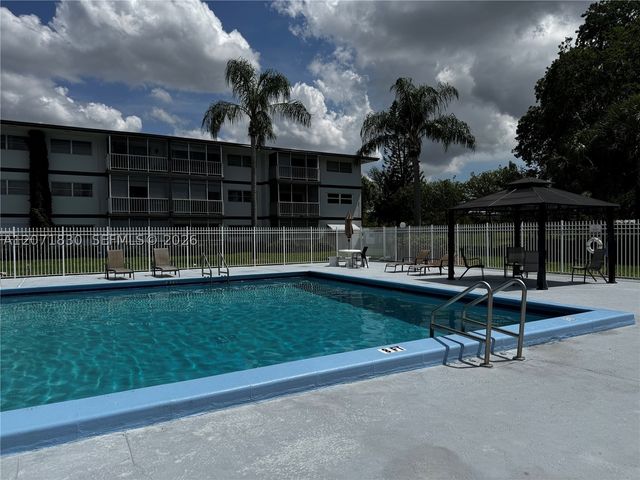 1000 Hillcrest Ct 214, Hollywood, FL 33021