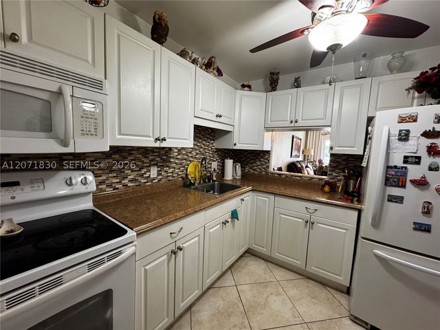 1000 Hillcrest Ct 214, Hollywood, FL 33021
