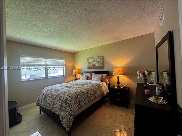 1000 Hillcrest Ct 214, Hollywood, FL 33021
