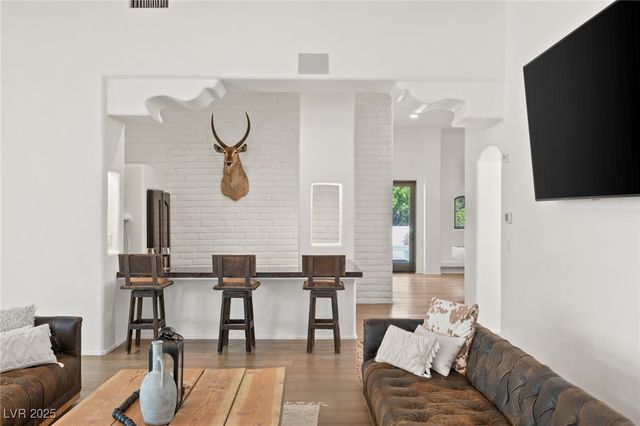 7330 North RAINBOW Boulevard, Las Vegas, NV 89131