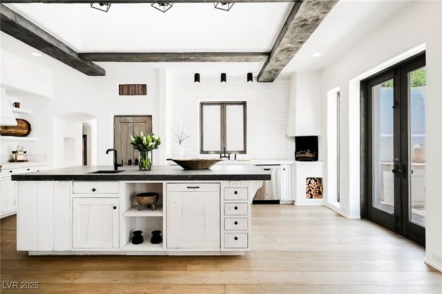 7330 North RAINBOW Boulevard, Las Vegas, NV 89131